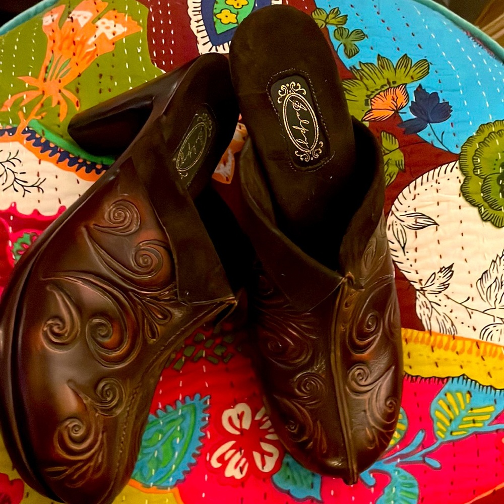 Salphy clogs. Size 7.5. NWOT.